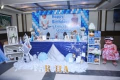 Birthday-Stage-for-Frozen-Theme
