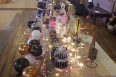 Birthday-table-with-golden-black-white-theme-2