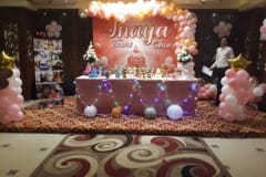 birthday-theme-background-with-peach-white-and-golden-balloons-decor-3
